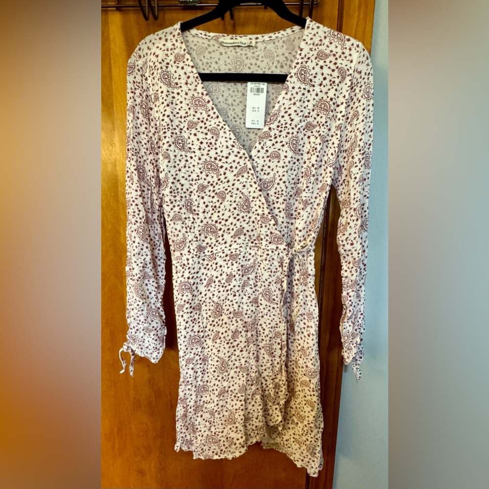 Abercrombie & Fitch White V-Neck Wrap Dress with Cuffed Sleeves